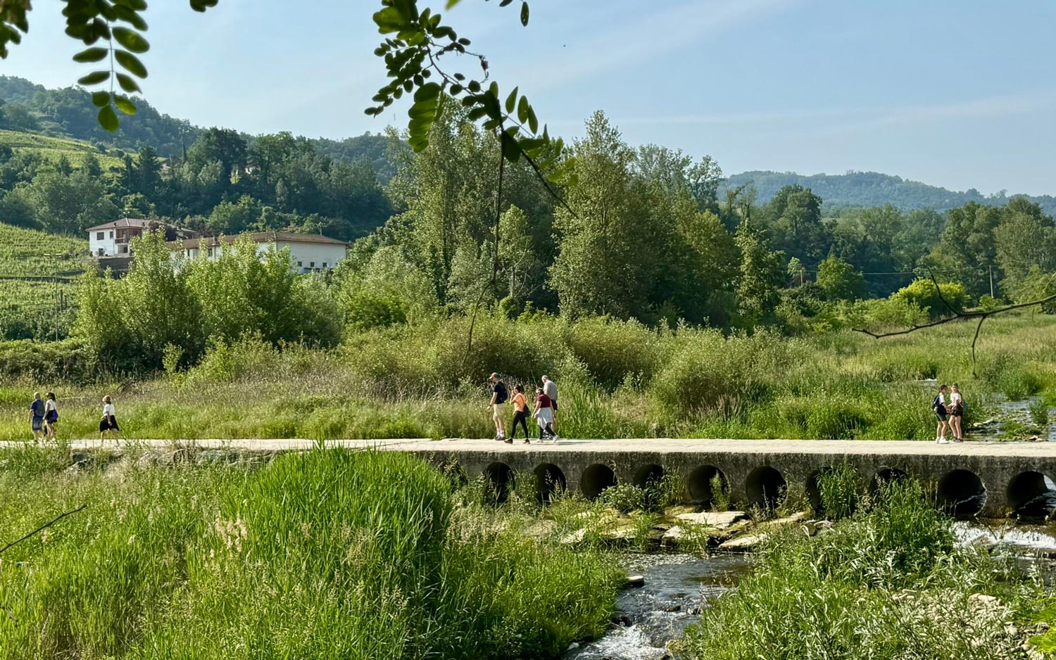 Anduma a fé dui pas: al via le prime passeggiate comunitarie lungo il Belbo